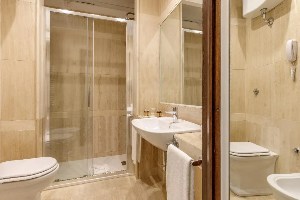 TRIPLE STANDARD Room, Hotel Della Torre Argentina, Rome
