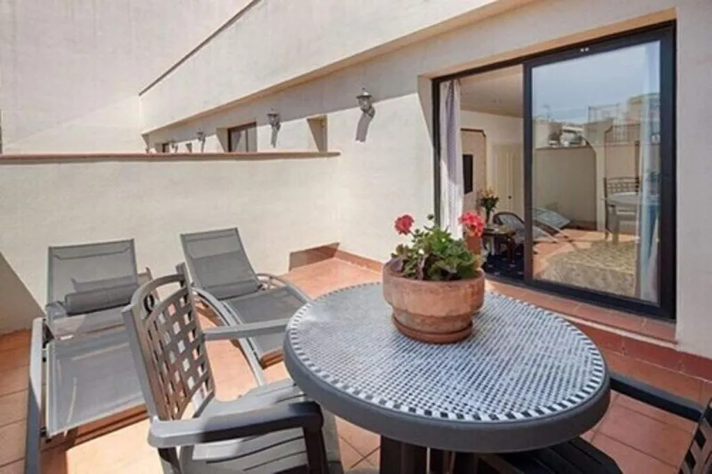 Room, Roger de Lluria, Barcelona