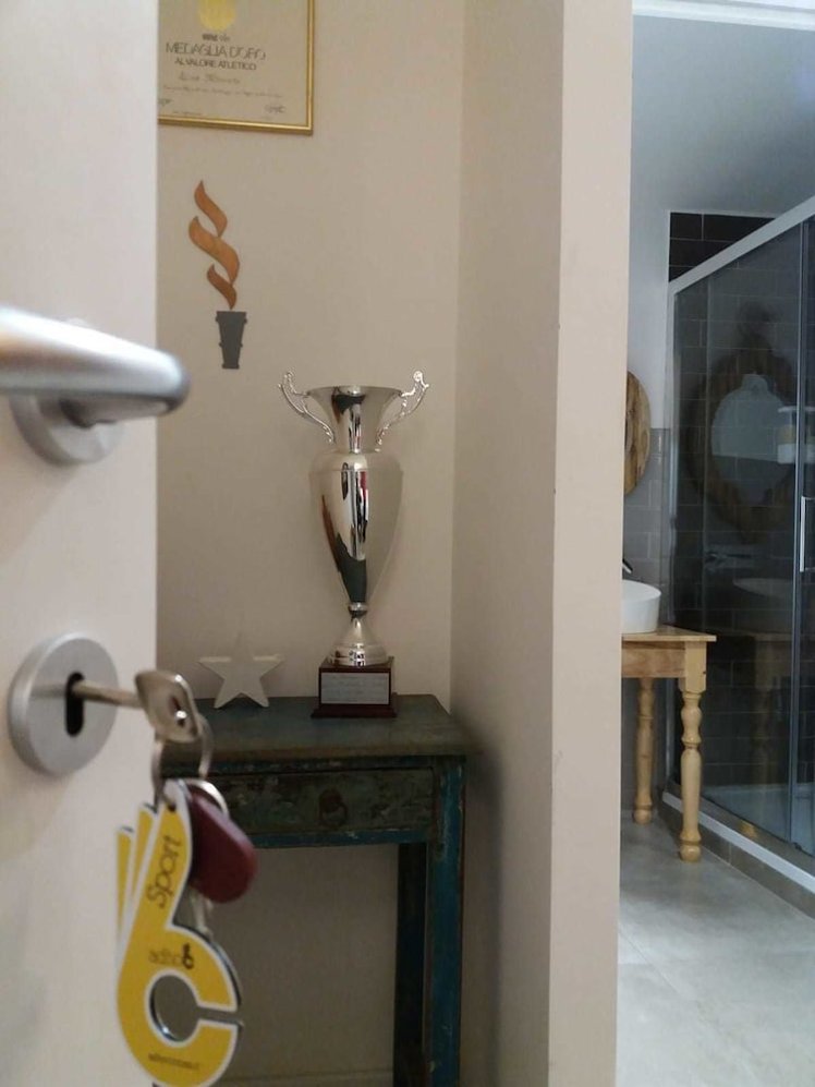Ad Hoc Rooms, Palermo