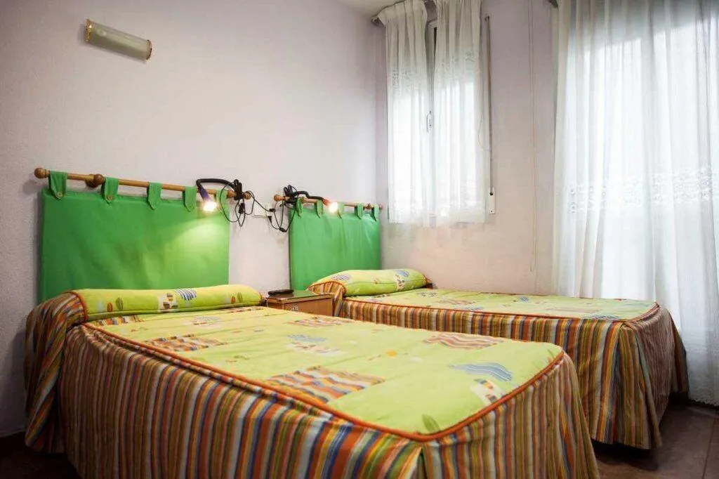 Room, Casa de huéspedes asturiana, Madrid