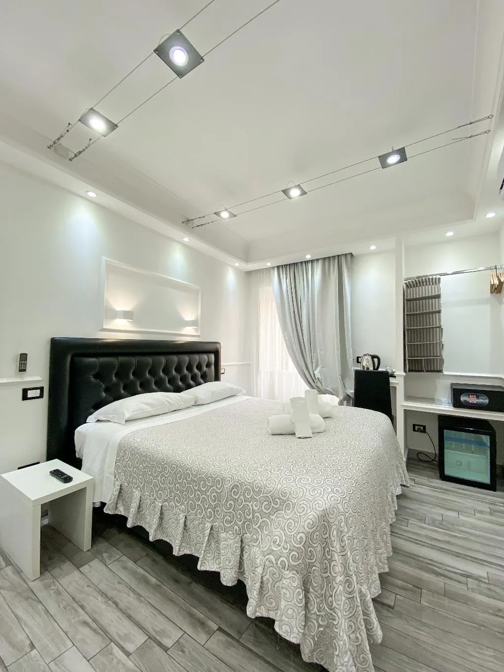 Double or Twin WITH VIEWS Room, Locanda Parlamento, Rome