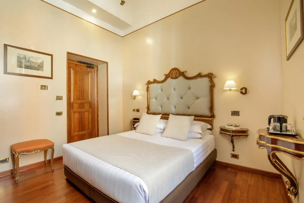 DOUBLE BASIC Room, Hotel Della Torre Argentina, Rome