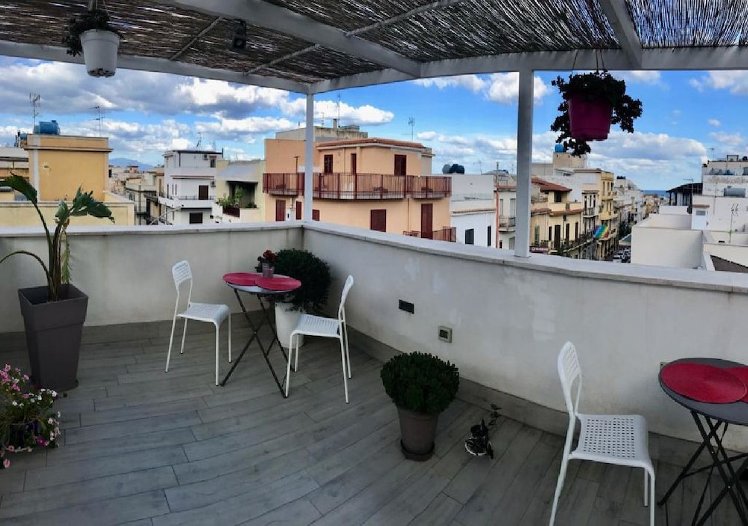 Alma Nua, Palermo