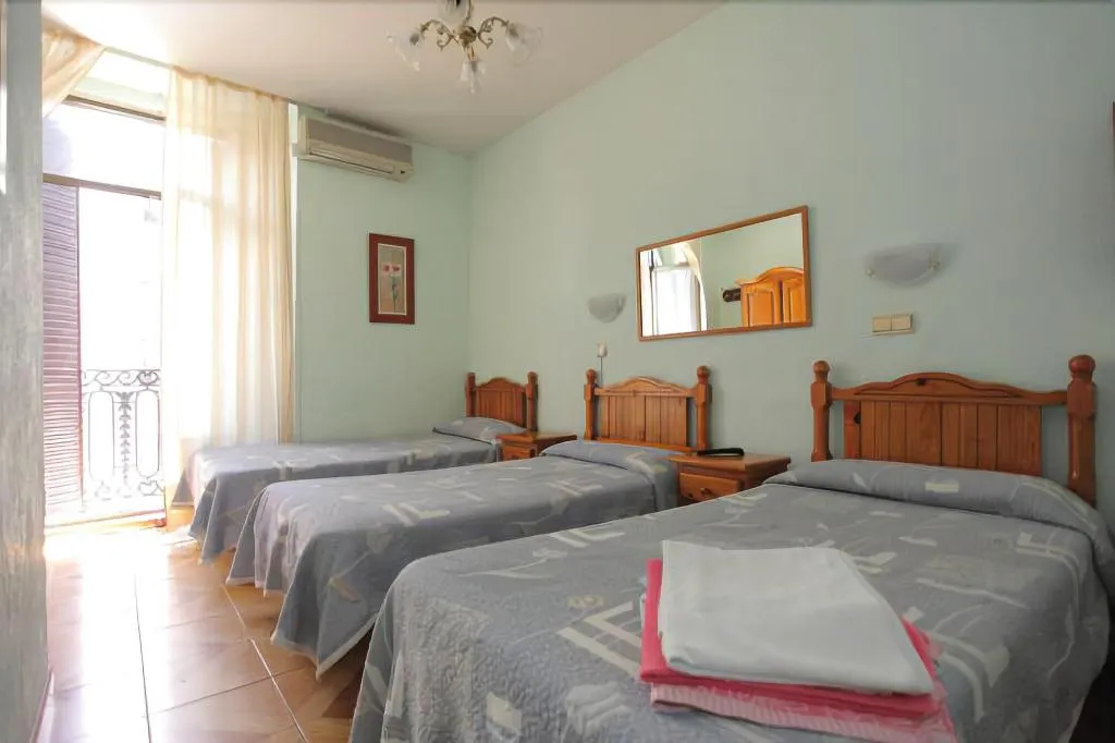 Room, Hostal Fuentesol, Madrid