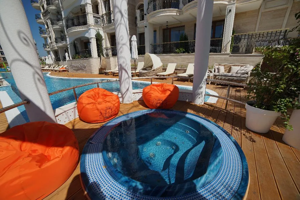 Pool, Harmony Suites 10, Bourgas