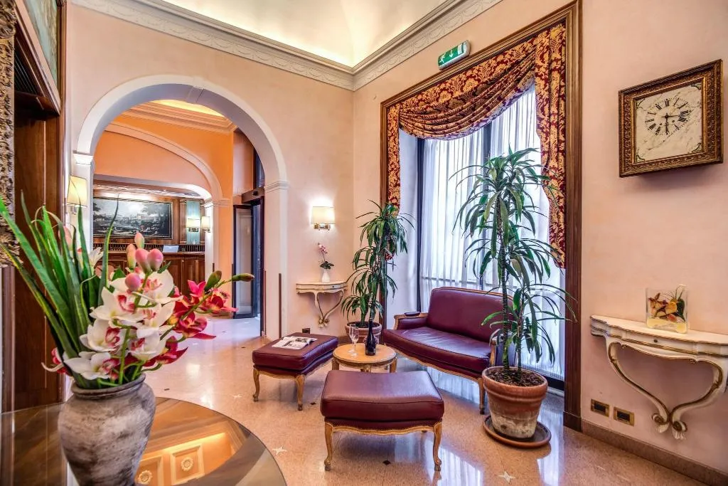 Lobby, Hotel Della Torre Argentina, Rome