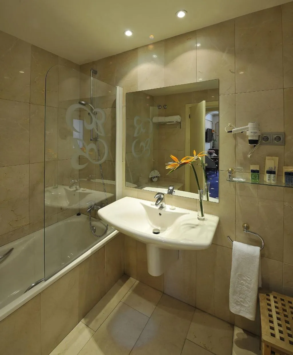 Room, Roger de Lluria, Barcelona