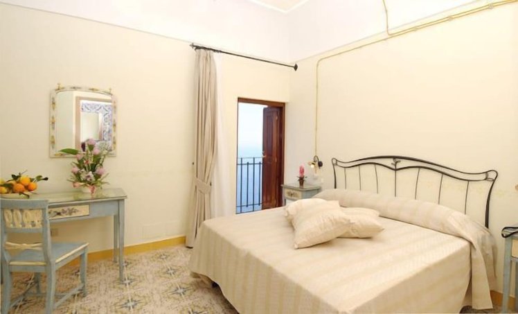 Locanda degli Dei, Naples