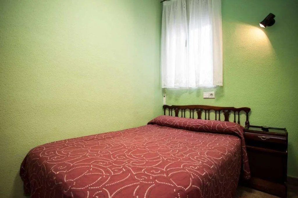 Room, Casa de huéspedes asturiana, Madrid