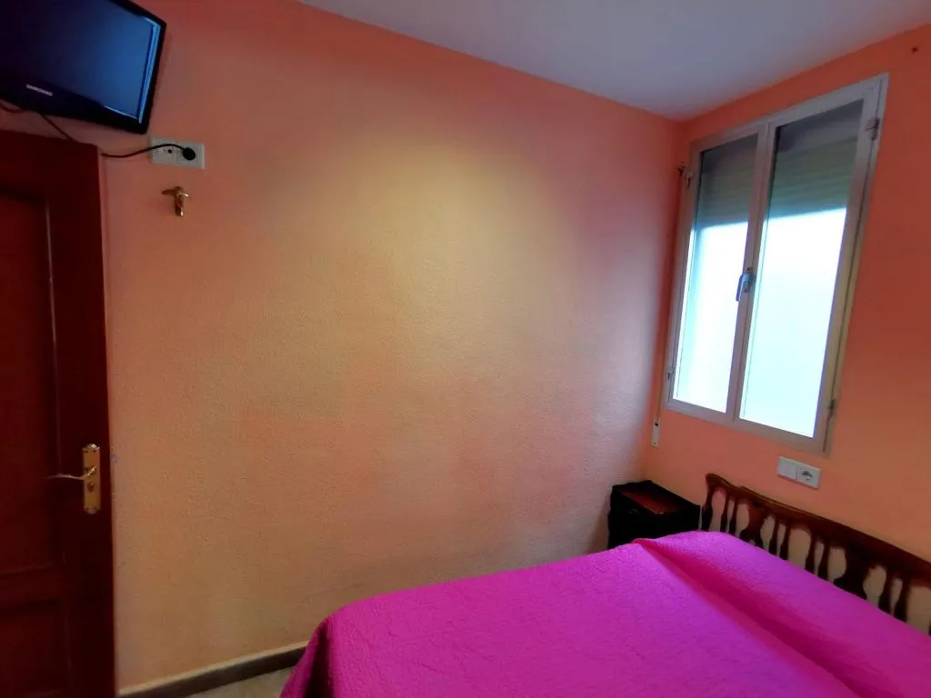 Room, Casa de huéspedes asturiana, Madrid