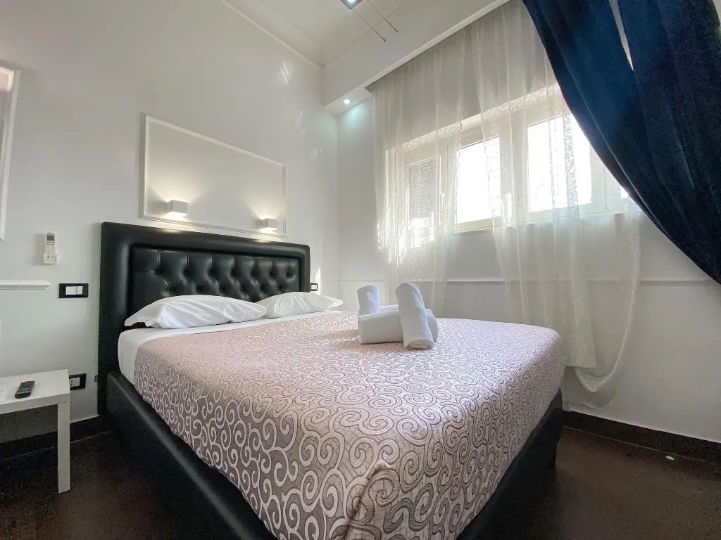 Double or Twin WITH VIEWS Room, Locanda Parlamento, Rome