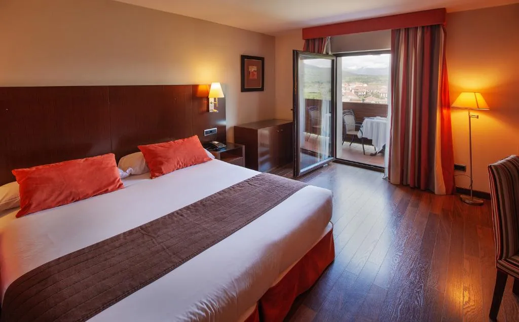 Double or Twin DELUXE Room, Hotel Mirador De Gredos, Madrid