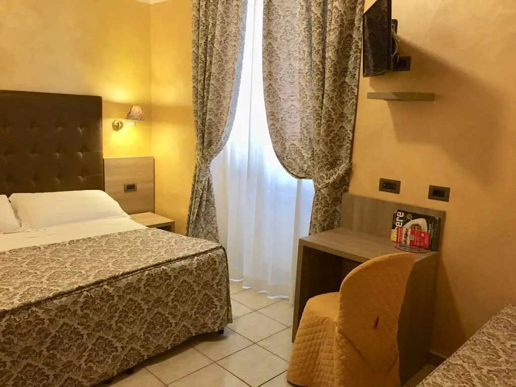 Room, Assisi, Rome
