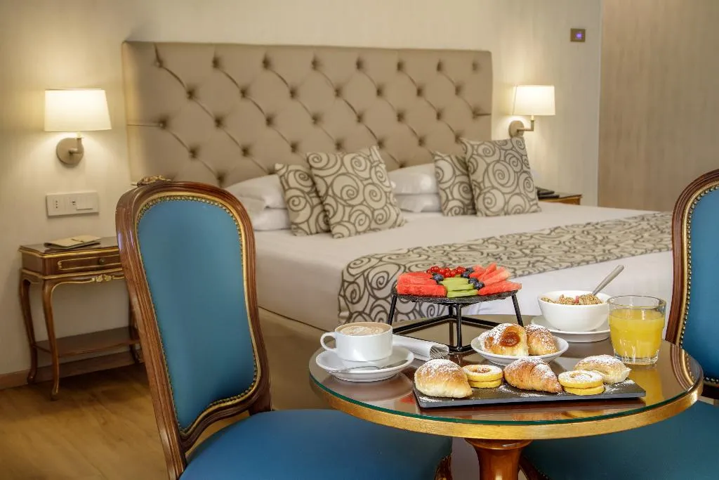 TRIPLE STANDARD Room, Hotel Della Torre Argentina, Rome