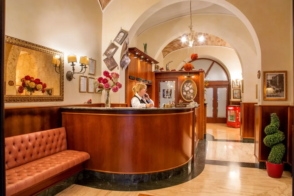 Lobby, Assisi, Rome