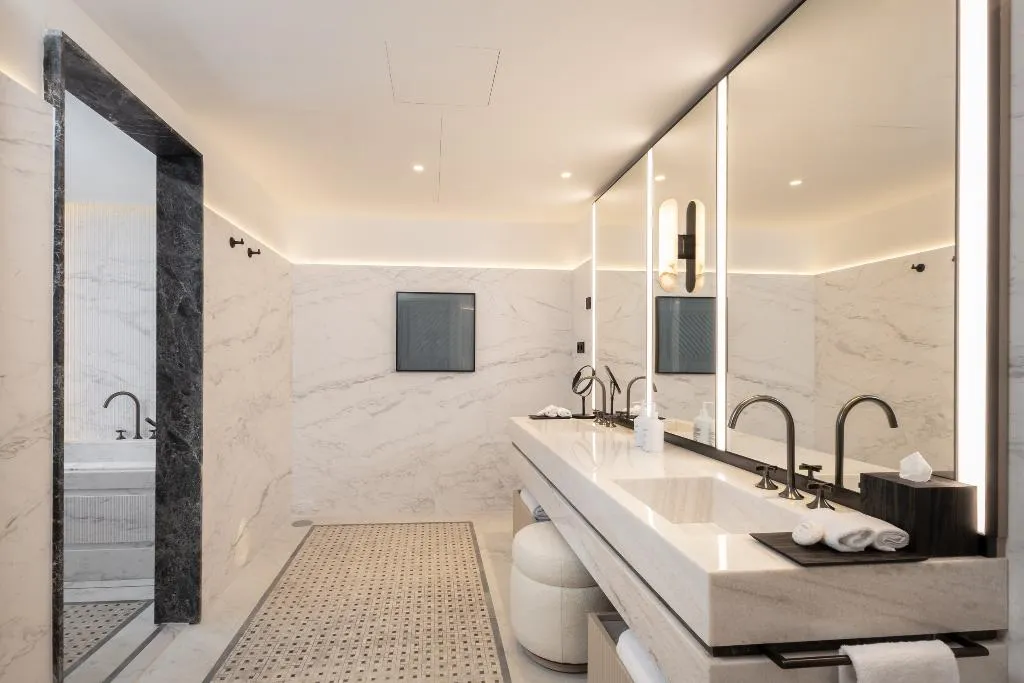 JUNIOR SUITE ONE BED Room, Miramar Barcelona GL Newly Renovated, Barcelona