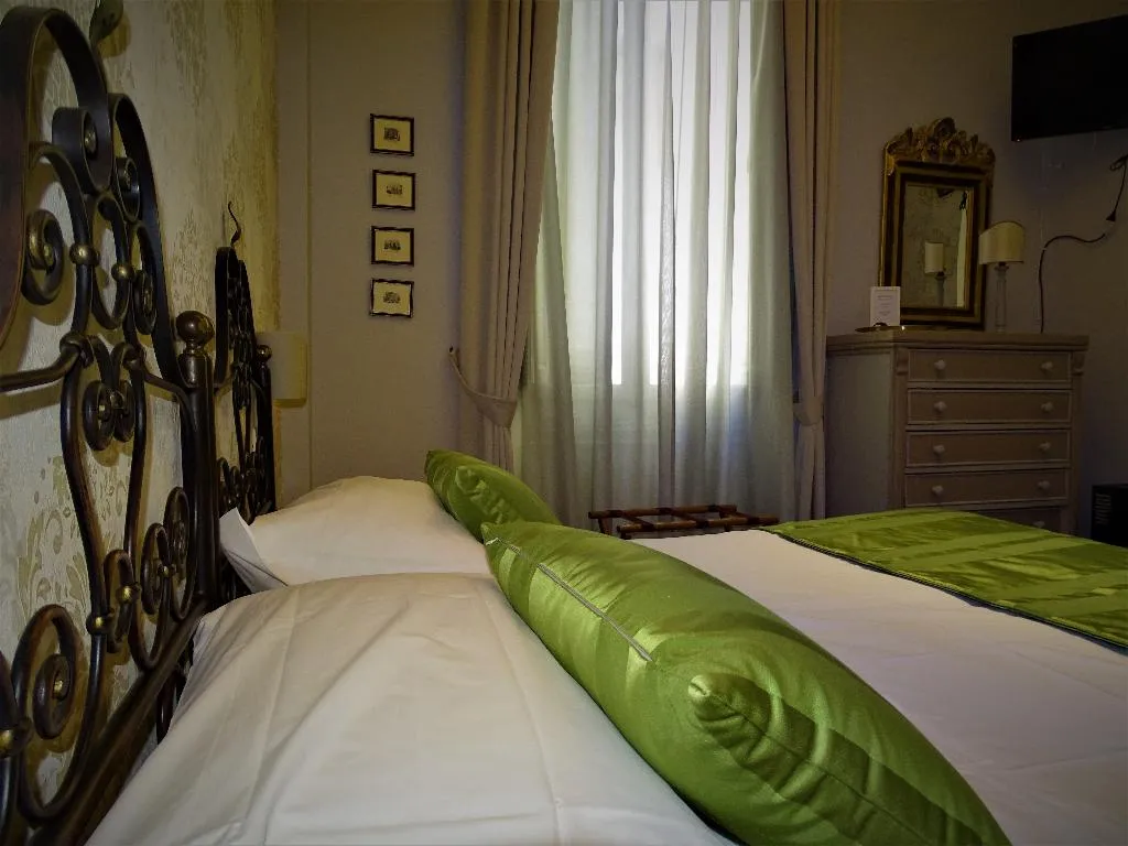 DOUBLE CLASSIC Room, Hotel Il Granduca, Florence
