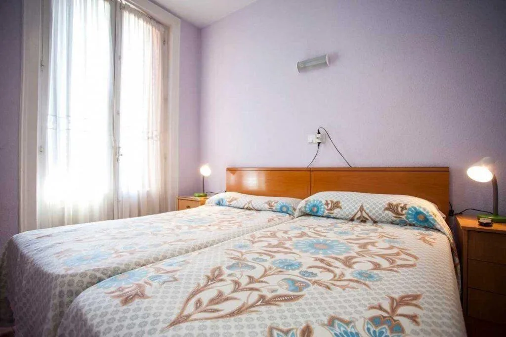 Room, Casa de huéspedes asturiana, Madrid