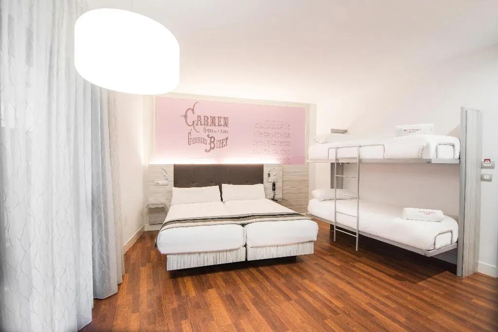QUADRUPLE STANDARD Room, Petit Palace Boquería Garden, Barcelona