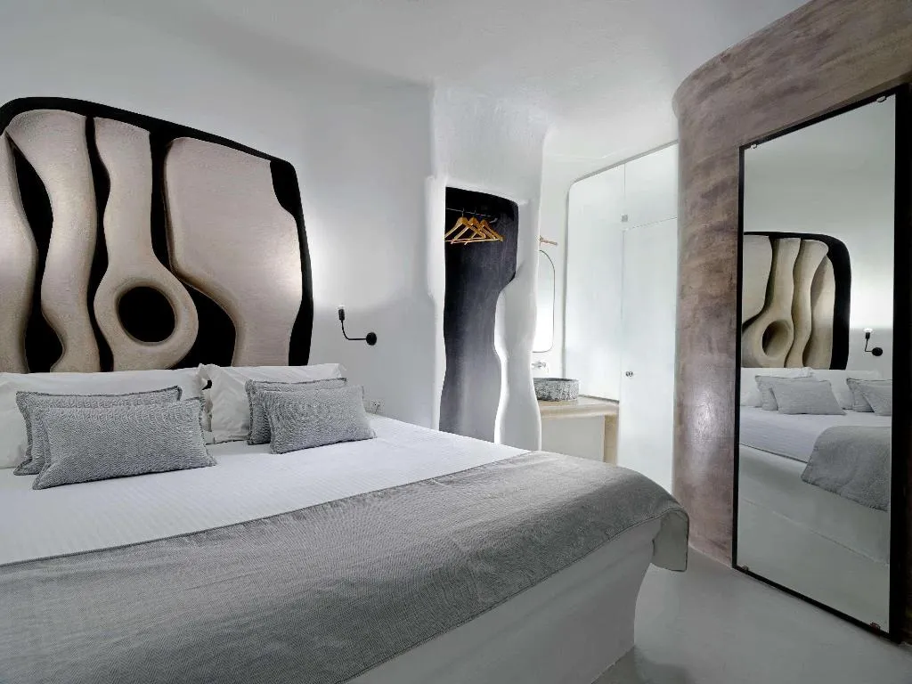 Room, Tholos Resort, Santorini