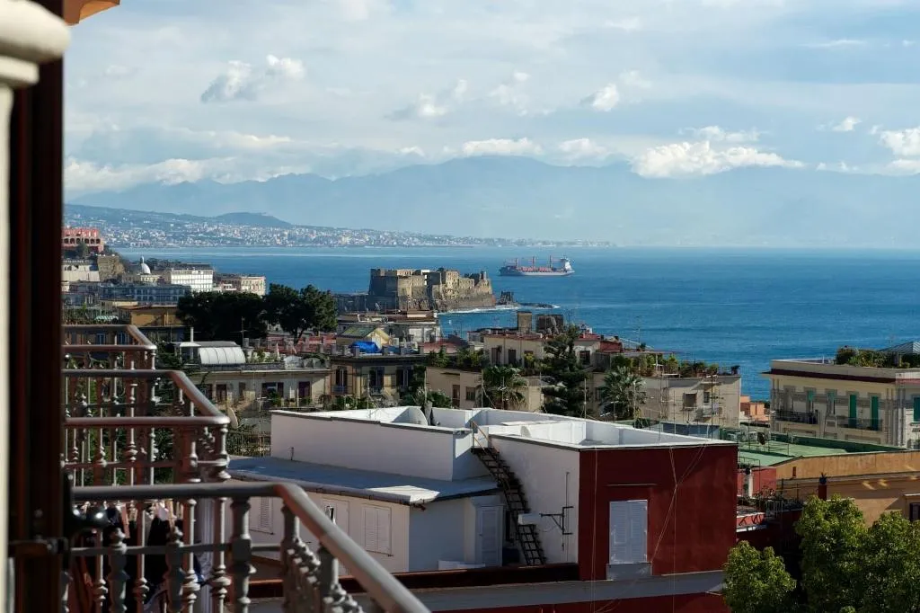 Room, Napolicentro Mare, Naples