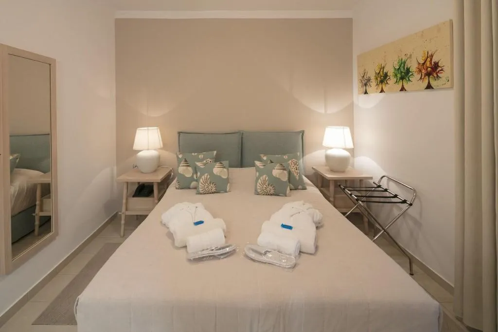 Room, Magic, Skiathos