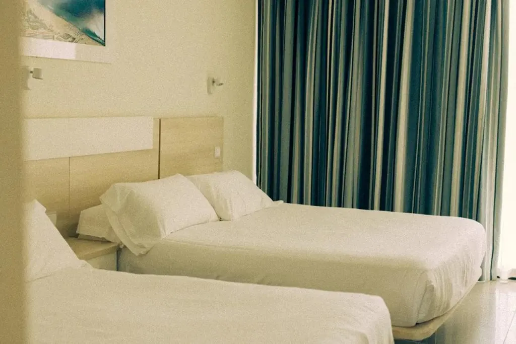QUADRUPLE STANDARD Room, Marina Resort Benidorm-The Original Benidorm Vibe, Costa Blanca