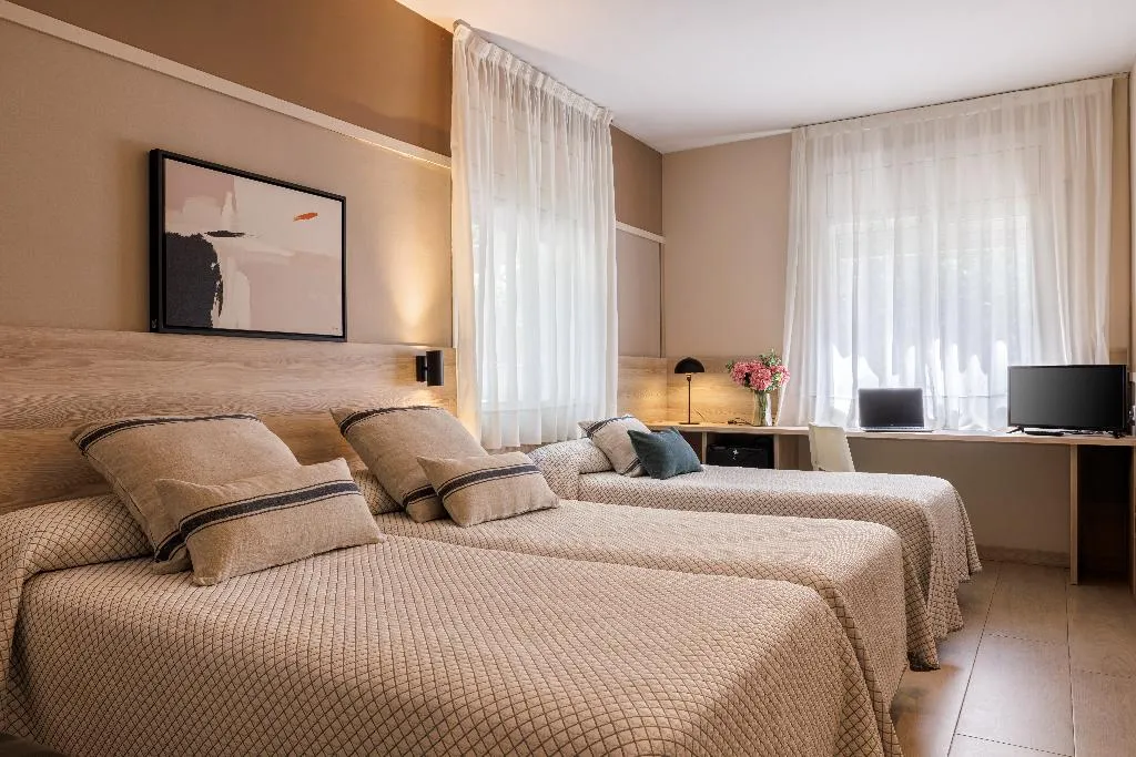 TRIPLE STANDARD Room, Bonanova Park, Barcelona