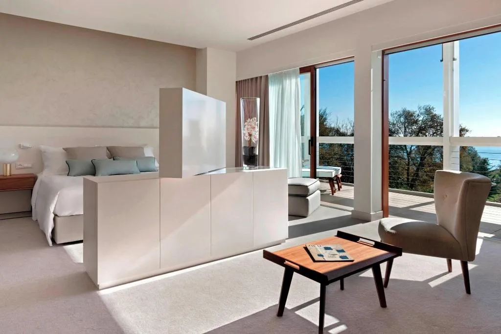 JUNIOR SUITE GARDEN VIEW KING BED Room, JW Venice, Venice