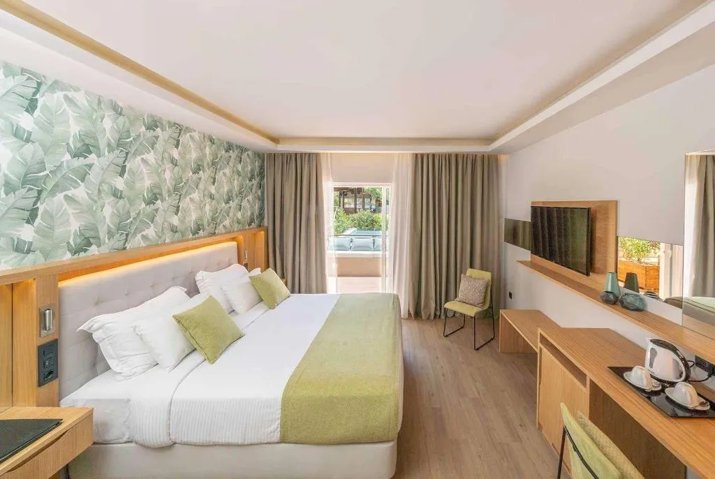 BUNGALOW WITH PRIVATE POOL Room, Dolce Attica Riviera, Athens