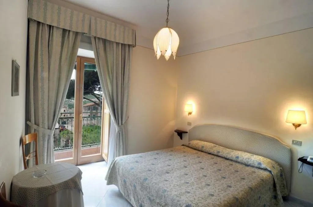 Room, Hotel Toro, Naples