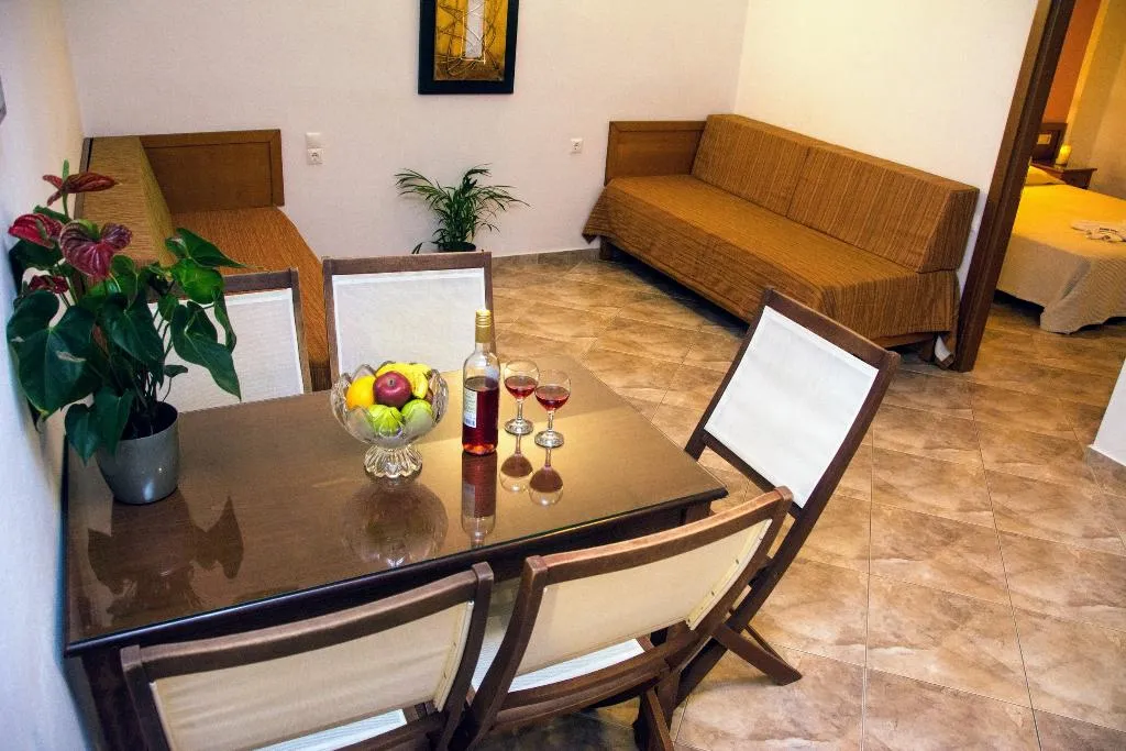 APARTMENT CAPACITY 5 ONE BEDROOM Room, Ippoliti Village, Crete
