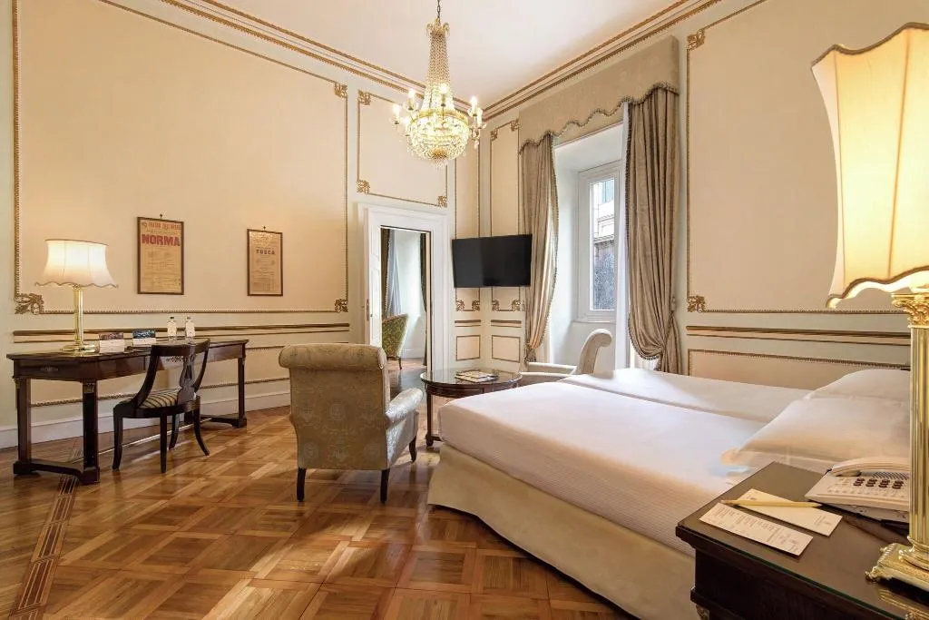 SUITE QUEEN SIZE BED Room, Hotel Quirinale, Rome