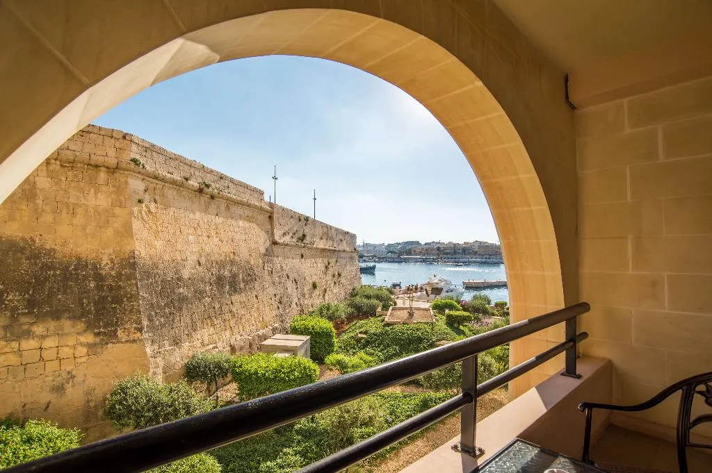SINGLE DELUXE Room, Grand Hotel Excelsior, Malta