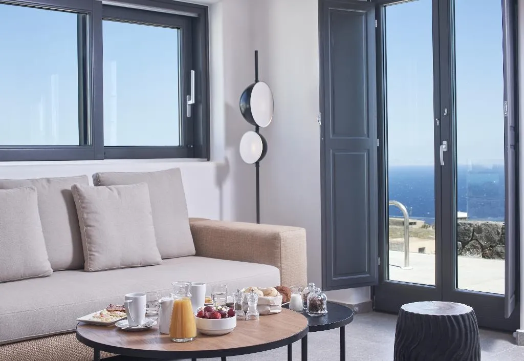 SUITE DELUXE WITH PRIVATE POOL Room, SantAnna Luxury Suites, Santorini