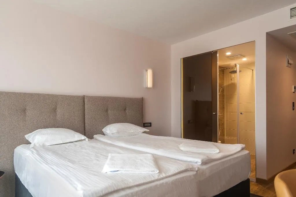 DOUBLE STANDARD Room, Amiral, Varna