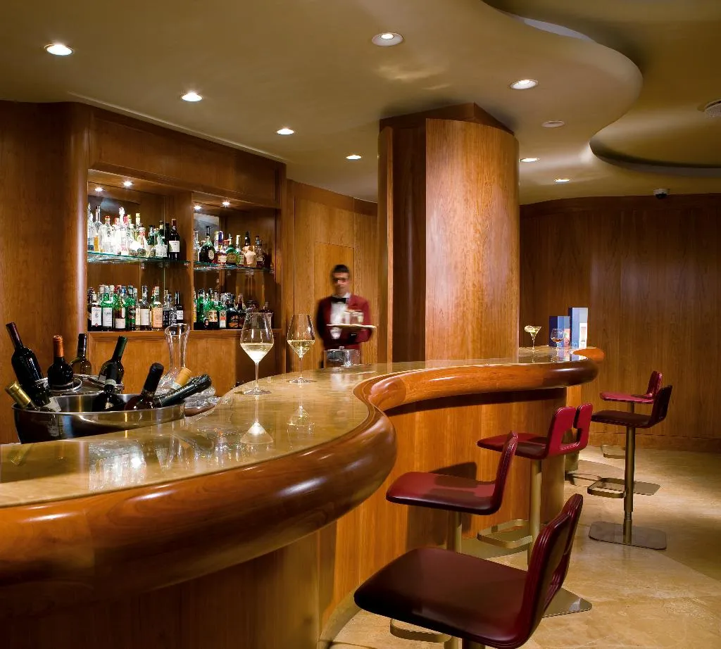 Lobby, Royal Continental, Naples