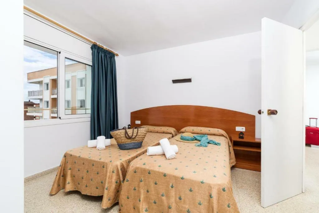 APARTMENT CAPACITY 6 TWO BEDROOMS Room, Apartaments Condado, Costa Brava