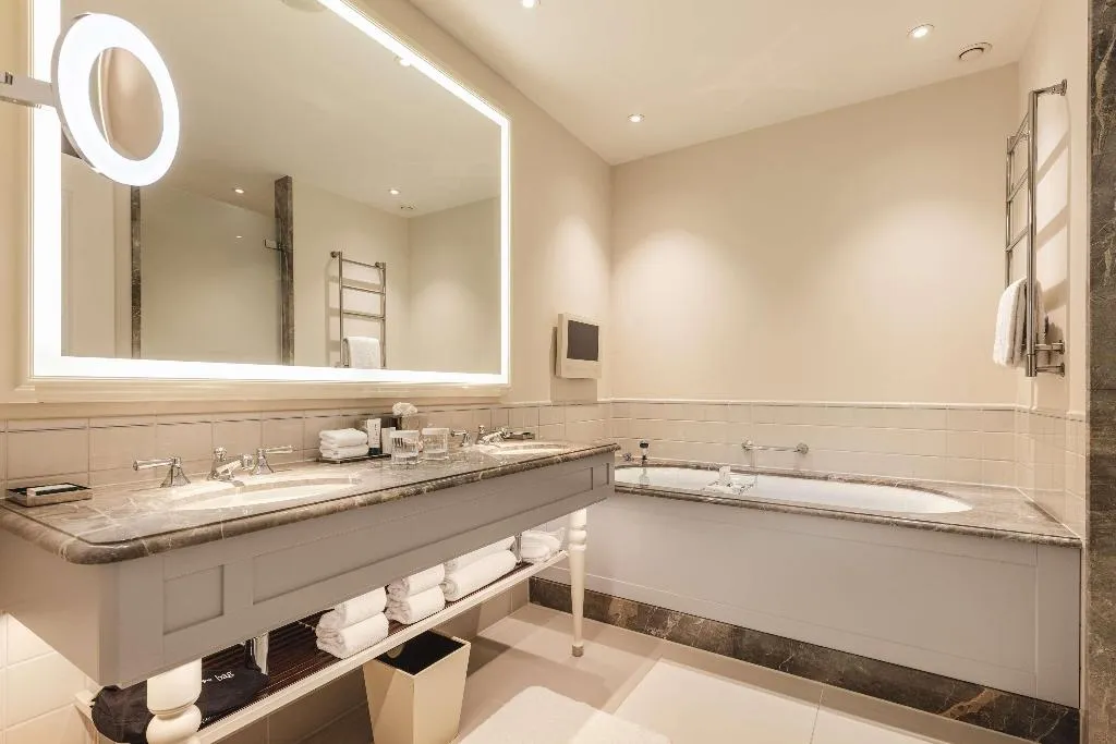 TWIN PREMIER Room, Waldorf Astoria Amsterdam, Amsterdam