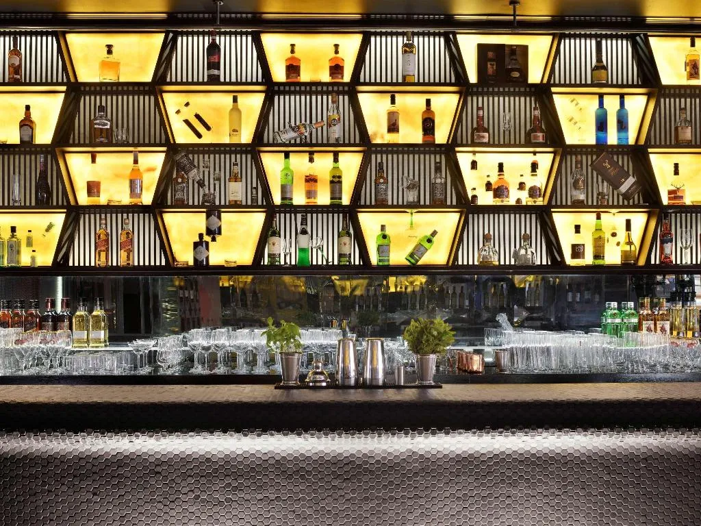 Bar, Movenpick Hotel Jumeirah Beach, Dubai