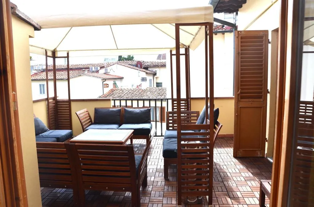 Terrace, Mia Cara, Florence