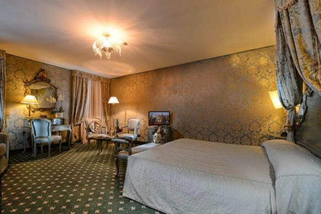 Room, Ca' Rialto House, Venice