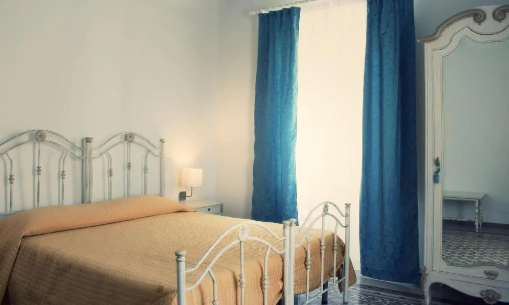 Room, Al Decoro, Palermo