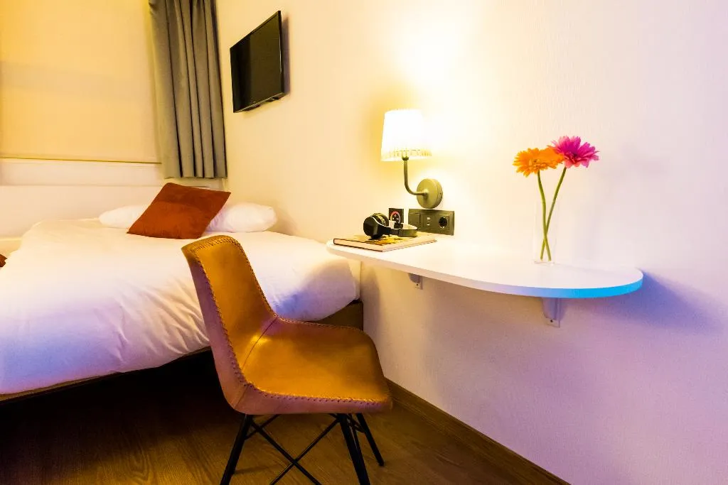 DOUBLE STANDARD Room, Far Home Bernabeu, Madrid