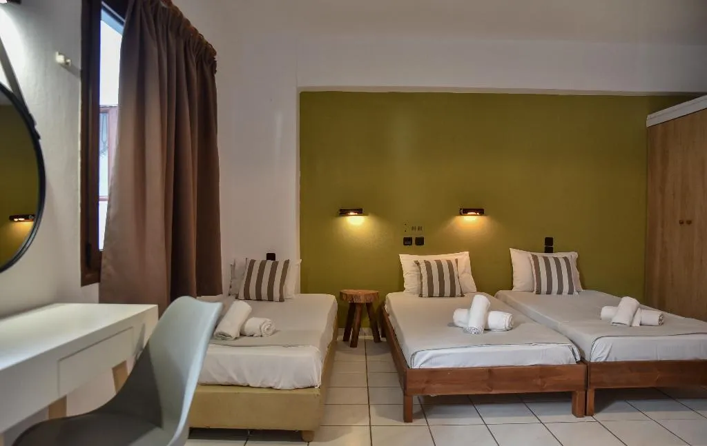 STUDIO SUPERIOR CAPACITY 4 Room, Iraklis, Crete