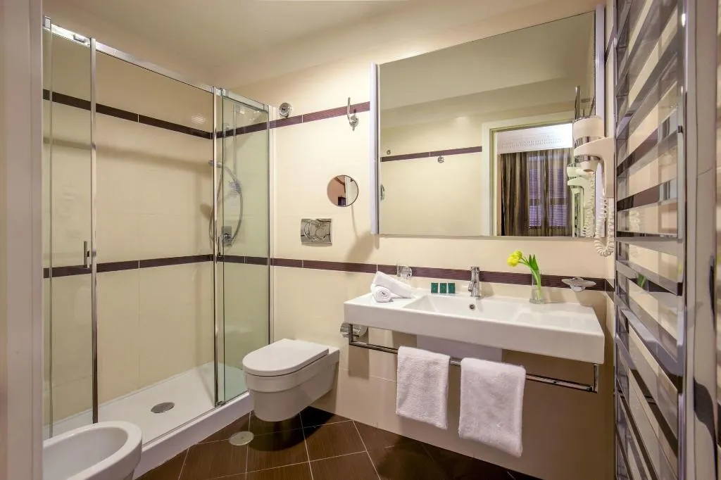 Room, Sonya, Rome