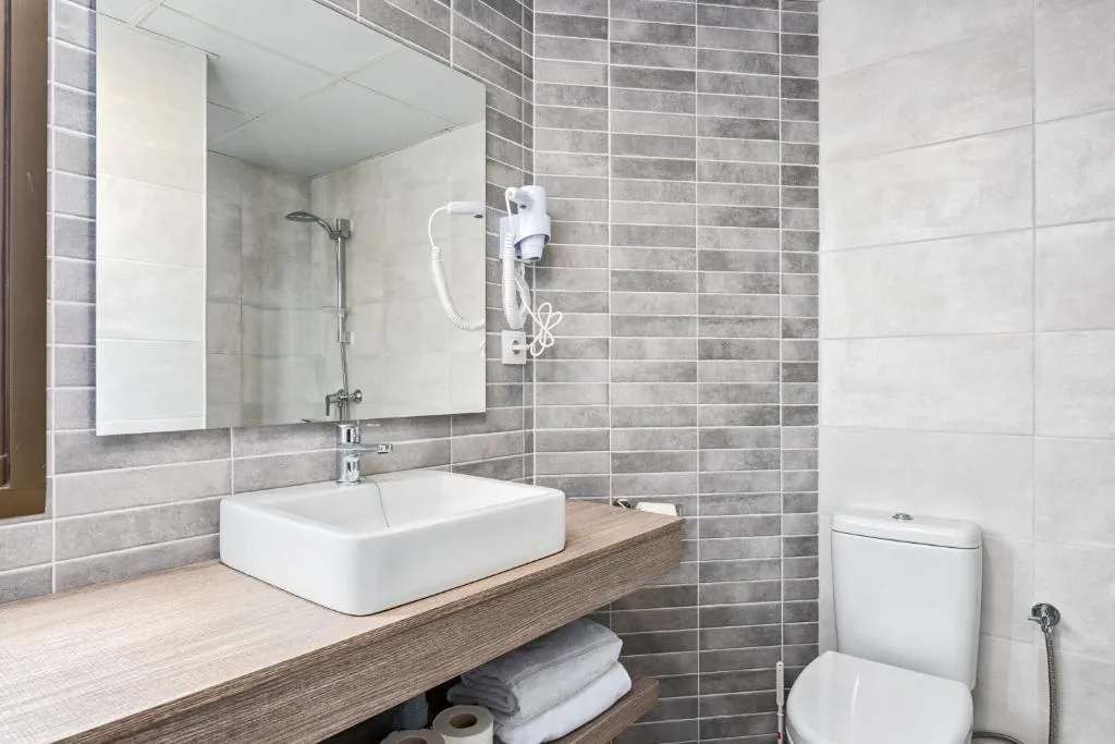 APARTMENT CAPACITY 5 TWO BEDROOMS Room, Aparthotel Veramar, Costa Del Sol