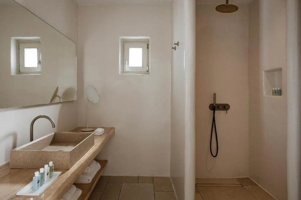 SUITE EXECUTIVE GARDEN VIEW Room, Amaria Beach Resort, Athens