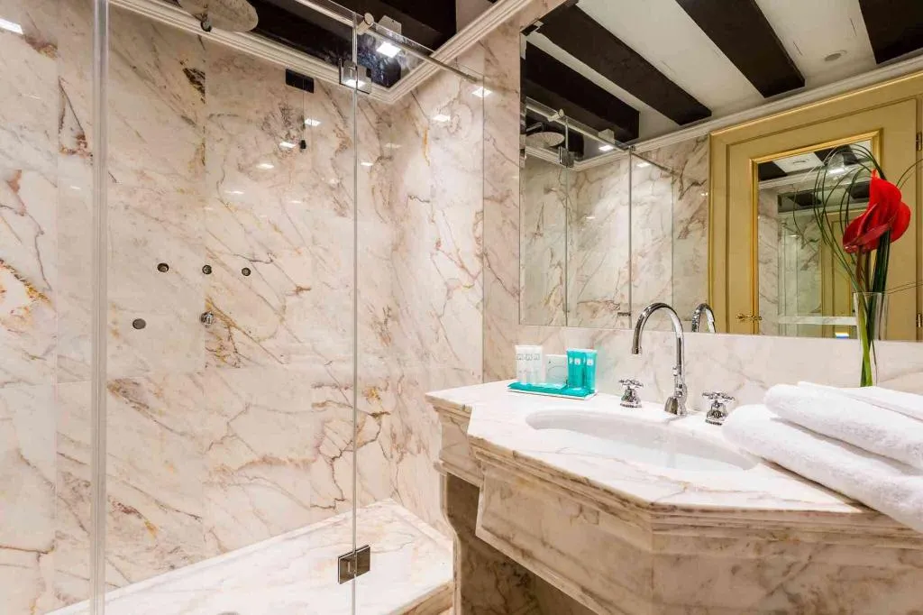 DOUBLE SUPERIOR Room, Nani Mocenigo Palace, Venice