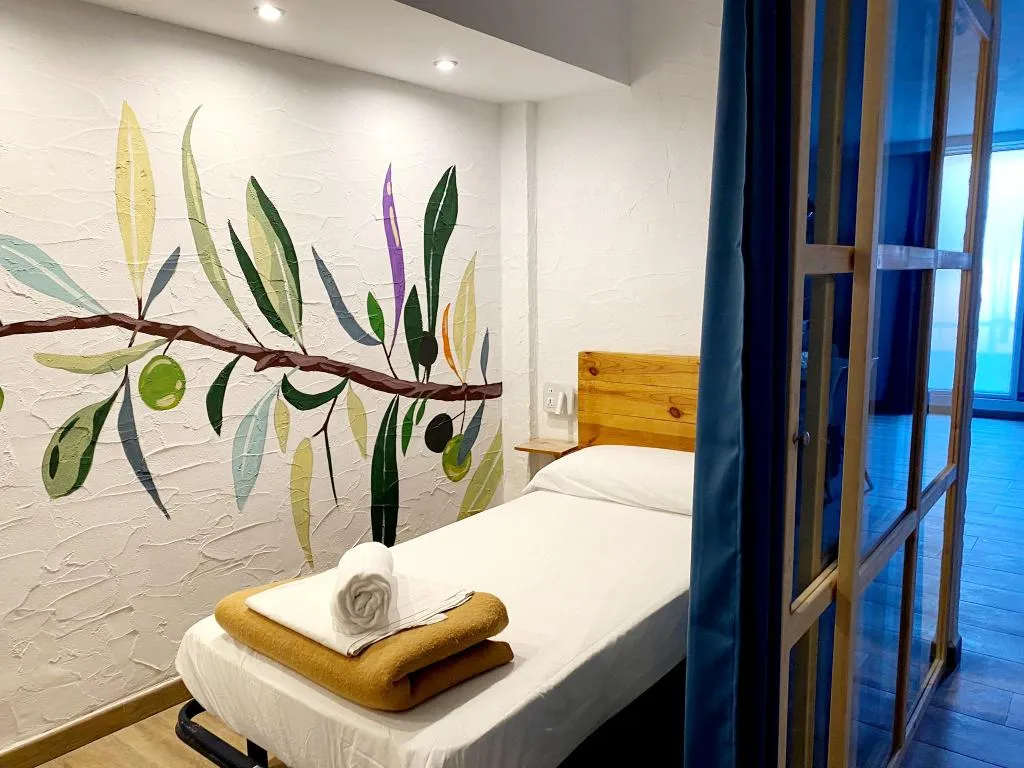 APARTMENT CAPACITY 6 Room, Y Hostel - Albergue Juvenil, Majorca